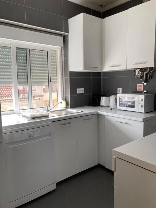 Apartamento Bem Localizado Para Familias & Amigos Apartment ลิสบอน ภายนอก รูปภาพ